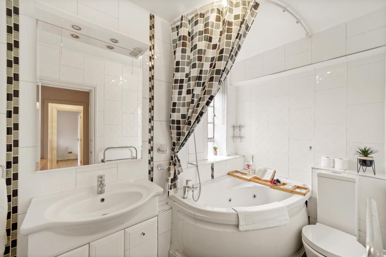 One Bedroom By Dream Key Short Lets & Long Lets Chelsea With Free Wi-fi And Netflix *